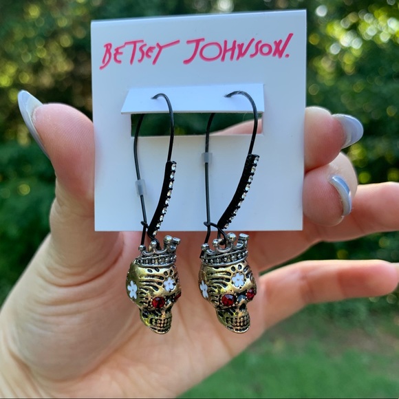 NWT Betsey Johnson Skull with Crown Earrings - Picture 2 of 7
